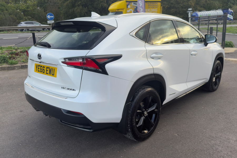Lexus NX 200t 